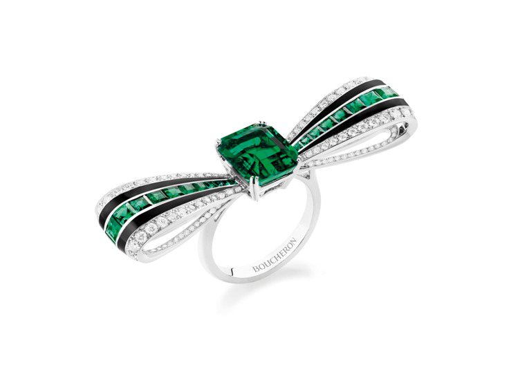 高級珠寶系列Ruban Graphique戒指，白金750、黑色漆飾，鑲嵌鑽石與祖母綠，2,020萬元。圖／Boucheron提供
