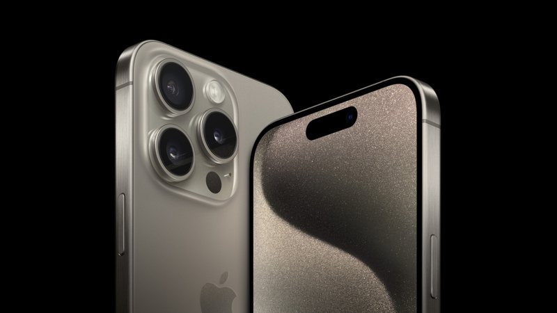 ▲外媒報導，蘋果首度採用鈦金屬材質的旗艦款iPhone 15 Pro系列有2個缺點。
 美聯社