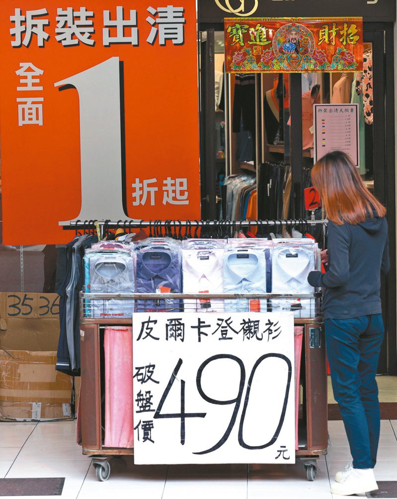亞洲開發銀行昨天更新亞洲區域經濟展望，將台灣今年的經濟成長率預測值從百分之一點五下修至百分之一點二，明年預測值則維持百分之二點七。記者杜建重／攝影