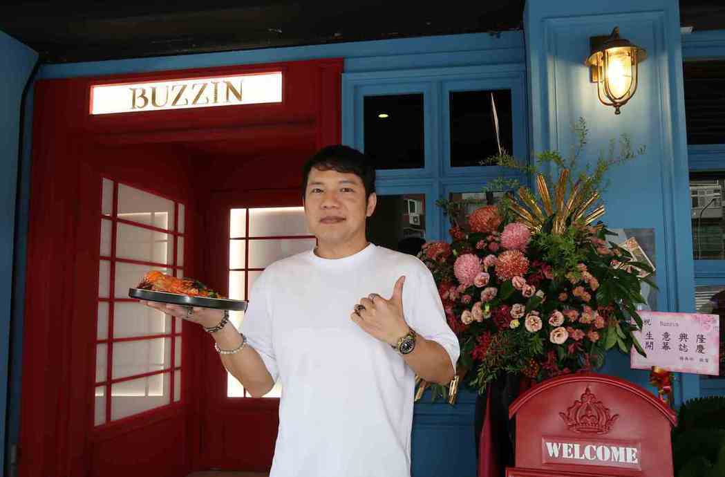 Buzzin Bistro創辦人之一Nick（紅中）年紀輕輕，卻擁有17年餐飲業...