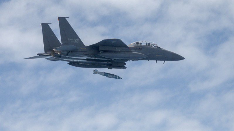 圖為南韓F-15K戰機，與本新聞無關。美聯社