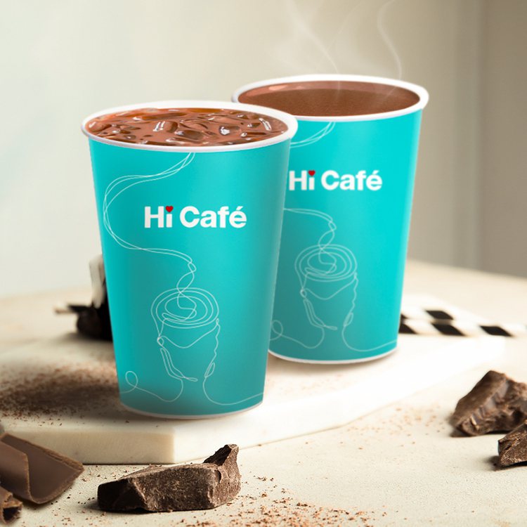 萊爾富新推出Hi Café大杯冰／熱巧克力歐蕾，10月17日前可享單杯新品嘗鮮價39元。圖／萊爾富提供
