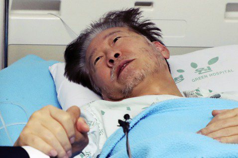 圖為近期絕食抗議的李在明，至9月18日絕食第19天，因健康狀況惡化而緊急送醫治療...
