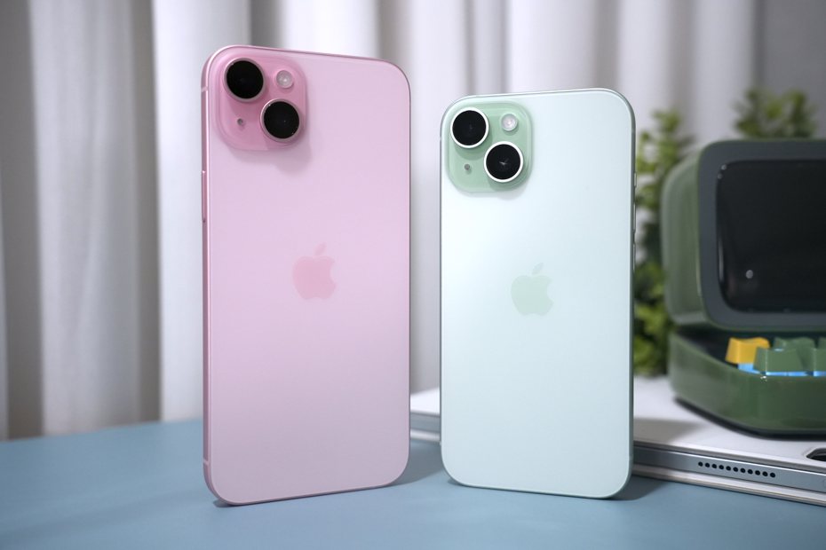 iPhone 15實機顏色比照片更柔和，質感非常棒。記者黃筱晴／攝影
