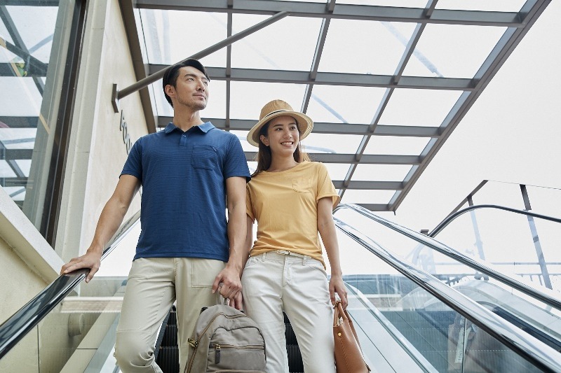 戶外休閒品牌「歐都納」提醒民眾，出遊可準備輕量化、具機能性的服飾，增強行動力。 業者／提供