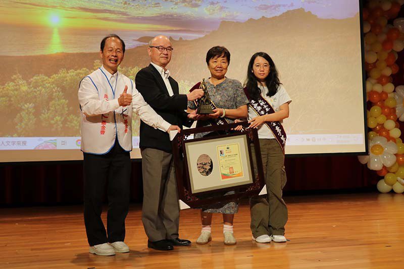周大觀基金會舉辦的「點亮生命．普照地球—7國全球熱愛生命獎章」頒獎典禮22日下午在台北舉行。 圖／周大觀基金會提供