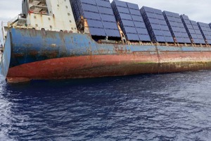 帛琉籍貨櫃船天使輪沉沒高雄港外，已經兩個月了。圖／民眾提供