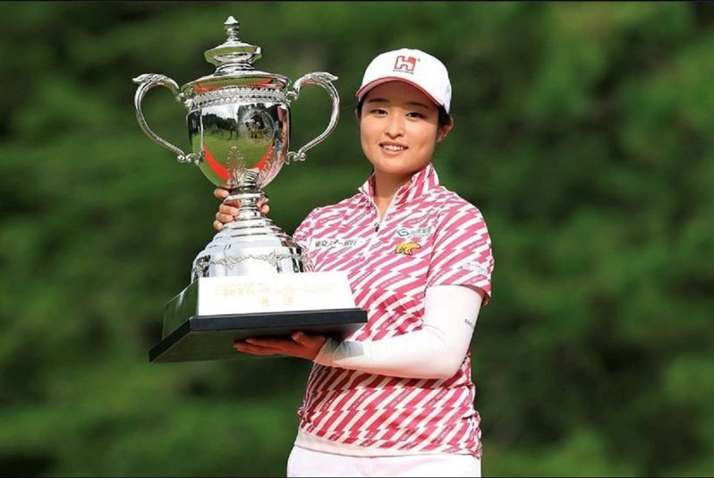 中國信託贊助女將吳佳晏勇奪中國新聞女子盃冠軍，也是個人本季第三冠。圖／取自JLPGA官網