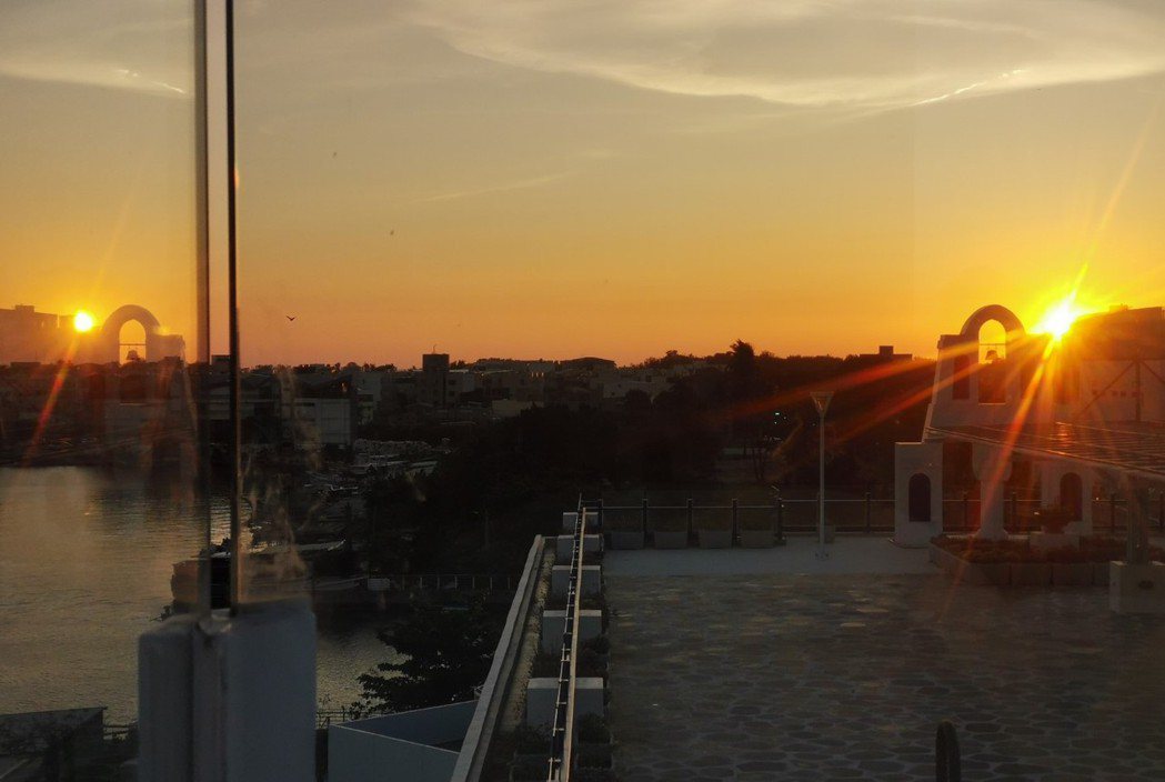 四樓「地中海觀景台」是觀賞「安平夕照」或「安平晚渡」的新去處。 陳慧明/攝影