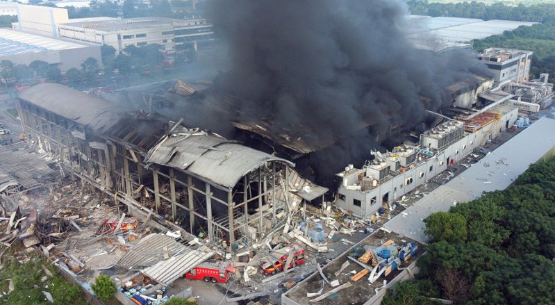 明揚國際科技公司廠房大火，造成百人死傷，包括4名消防隊員殉職。記者劉學聖／攝影