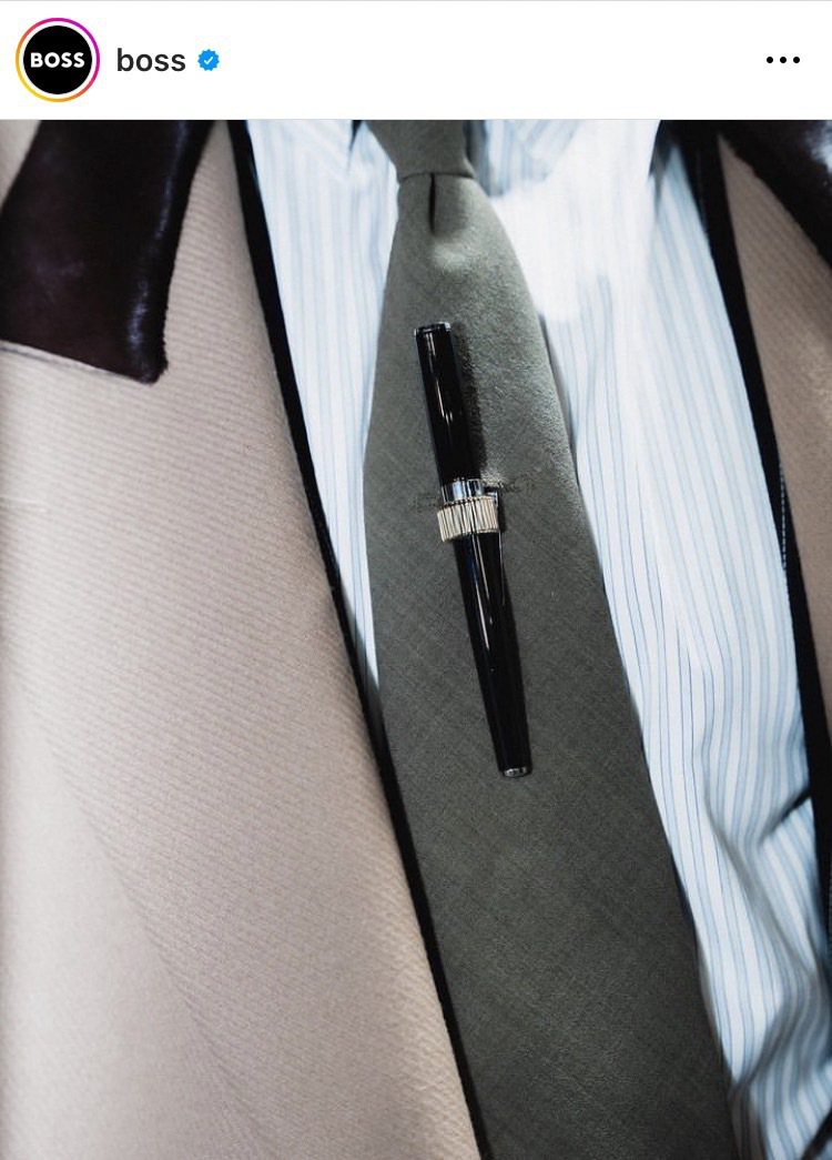 BOSS米蘭時裝秀男裝領帶巧思。圖／摘自品牌官方IG