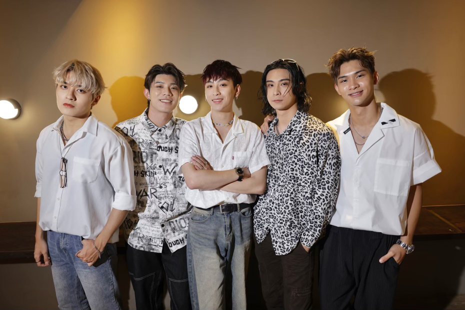 男團「FEniX」由李承隆(左起)、陳峻廷、曹家齊、MAX、夏浦洋組成。記者李政龍／攝影