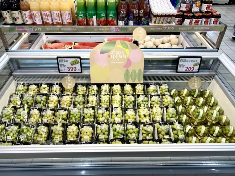 家樂福9月21日起限時限量特價開賣日本原裝進口麝香葡萄。圖／家樂福提供