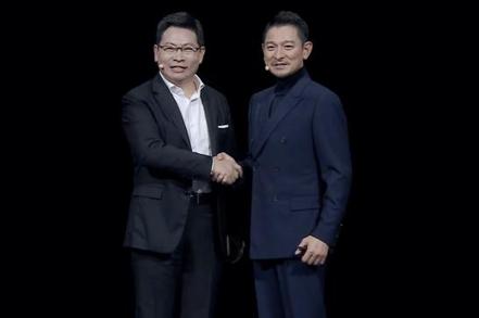 華為終端BG CEO余承東（左）找來港星劉德華當代言人，力推高端品牌「ULTIMATE DESIGN非凡大師」。（網路照片）