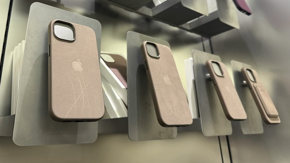 精細織紋保護殼被攻擊超不耐用，就連蘋果商店的精細織紋保護殼也傳出要「每天換一個」的消息。翻攝9To5Mac