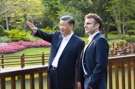 法國總統馬克宏（右）與中國大陸國家主席習近平（左）。 新華社