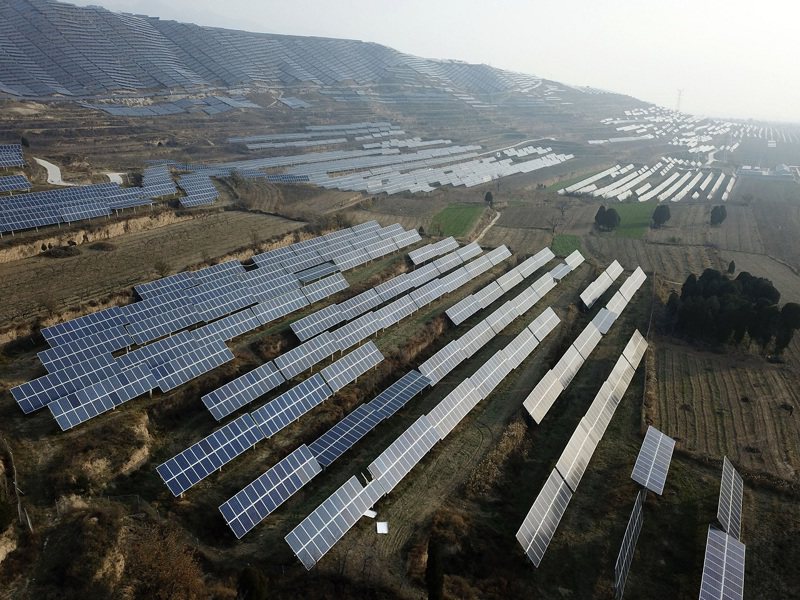 中國大陸山西省芮城縣的太陽能設施，攝於2019年。美聯社