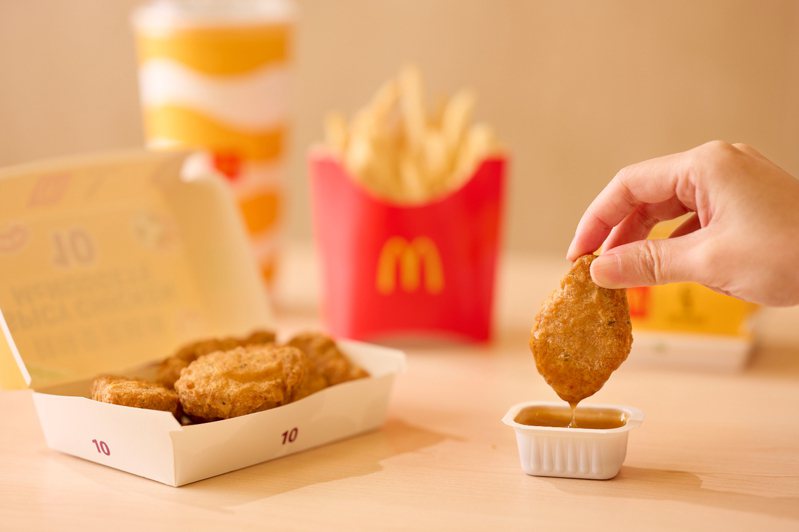 麥當勞的「麥克雞塊」就算經歷7月改版，也仍然是許多人心中必吃的經典品項。圖／麥當勞提供