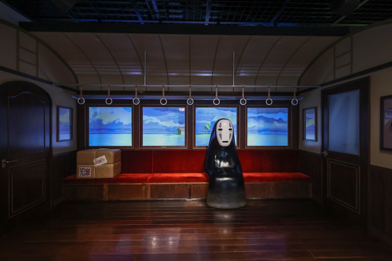 「神隱少女」與無臉男一起搭乘電車的經典畫面。圖／甲上提供＠Studio Ghibli