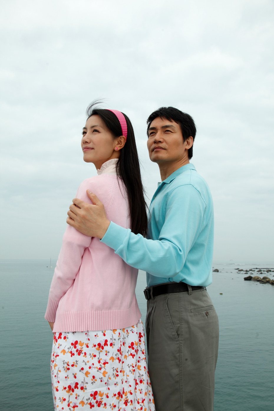 霍正奇(右)、林韋君在「警察先生」戲中飾演夫妻。圖／大愛電視提供