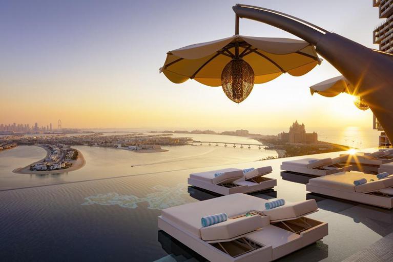 甫開幕皇家亞特蘭提斯酒店，為杜拜全新地標，匯集多項「世界之最」，包括約百米高的高空泳池。 圖片／Atlantis The Royal