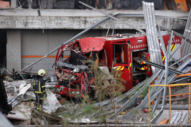 屏東明揚科技公司大火造成百人傷亡，其中有4名勇消殉職。圖／聯合報系資料照片