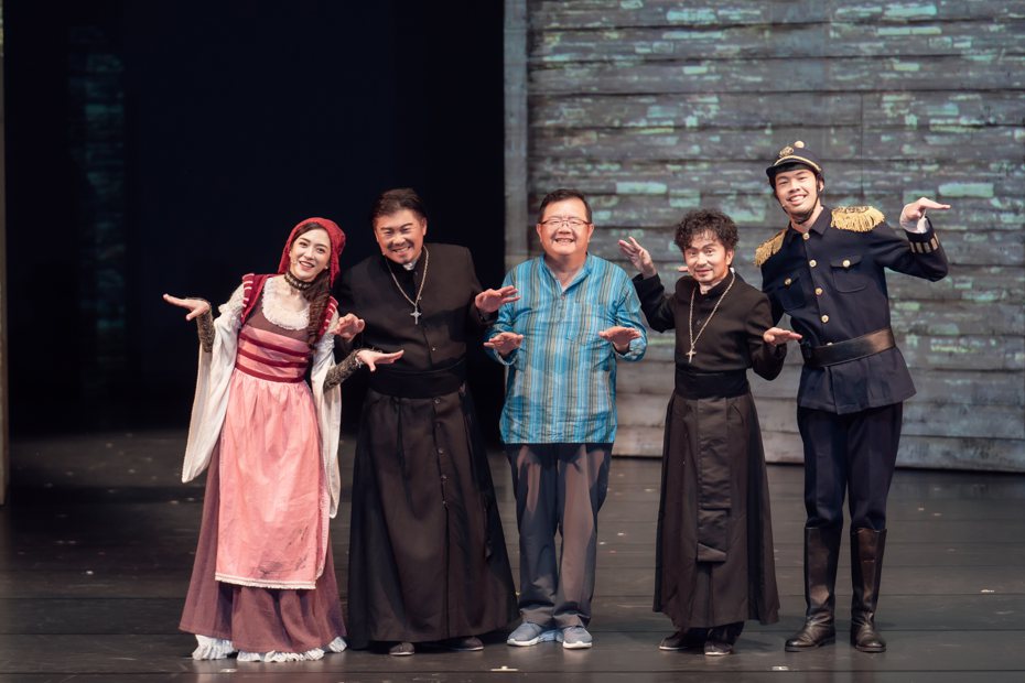 楊千霈(左起)曾國城、梁志民、唐從聖和陳大千中秋節舉行「冒牌天使」首演。圖／果陀劇場提供