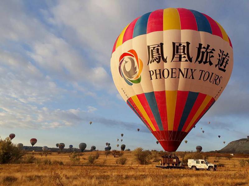 鳳凰旅遊總經理卞傑民表示，對2024年旅遊市場樂觀期待。鳳凰旅遊提供