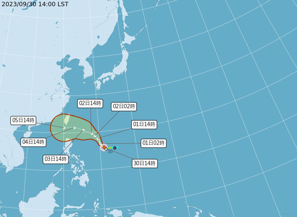 小犬颱風目前中心位置在鵝鑾鼻東南東方1300公里左右的海面上，以每小時11公里速...
