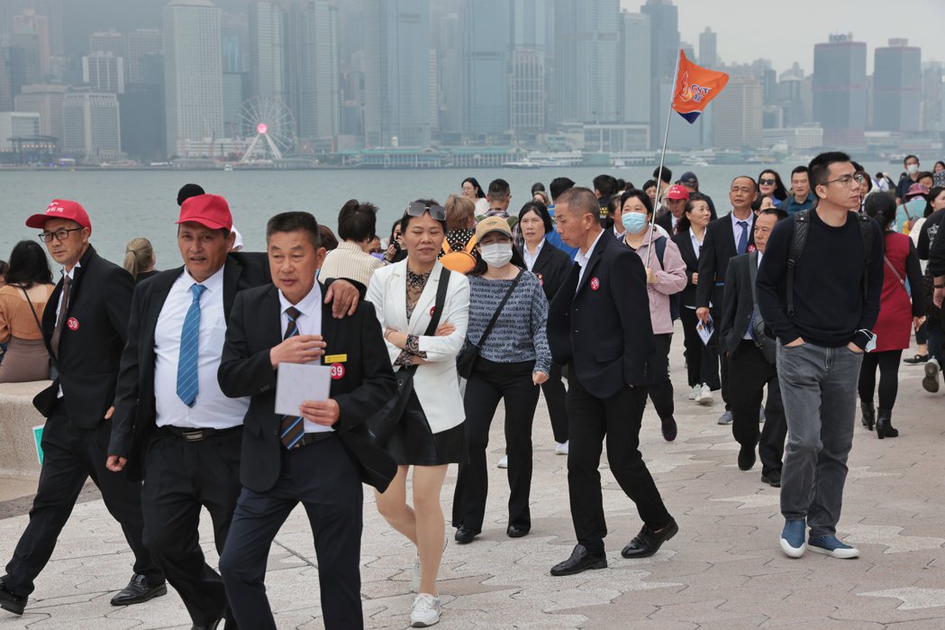 香港文旅局預估，大陸十一黃金周將有700多個陸客團到港旅遊。（中通社）