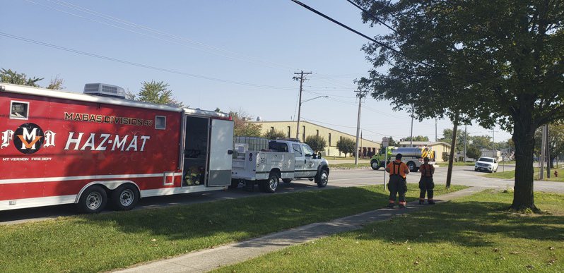 美國相關當局今天指出，伊利諾州中部一輛化學槽車翻覆，造成5人喪命、5人重傷，並導致有毒氨氣外洩，迫使方圓1英里（約1.6公里）內的大約500位居民緊急撤離。美聯社