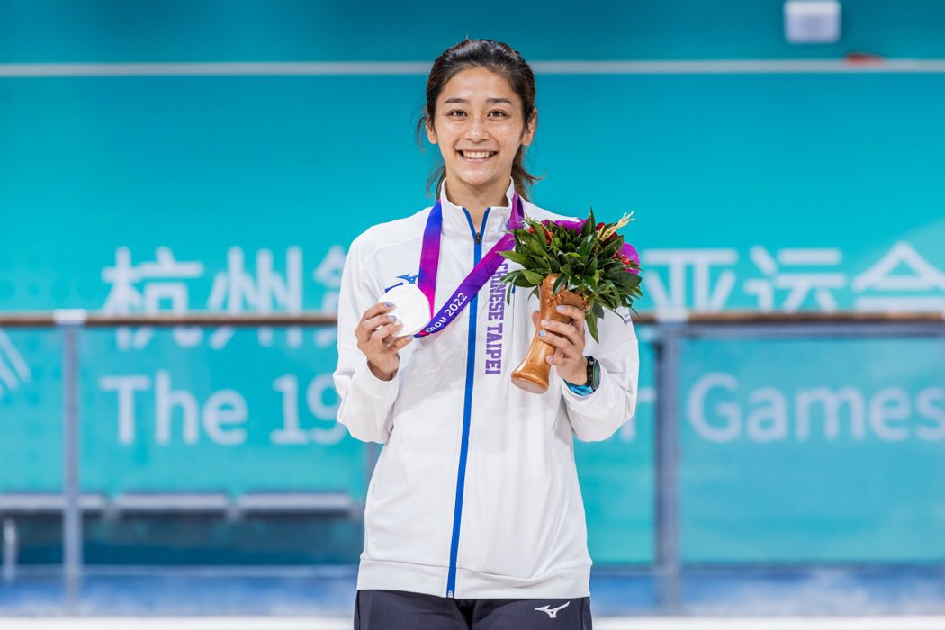 劉懿萱拿下杭州亞運女子滑輪溜冰1000公尺爭先賽銀牌。記者季相儒／攝影