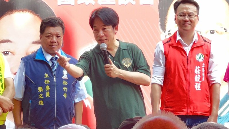 民進黨總統參選人賴清德（中）說，他當選後將推動長照3.0。記者陳秋雲／ 攝影