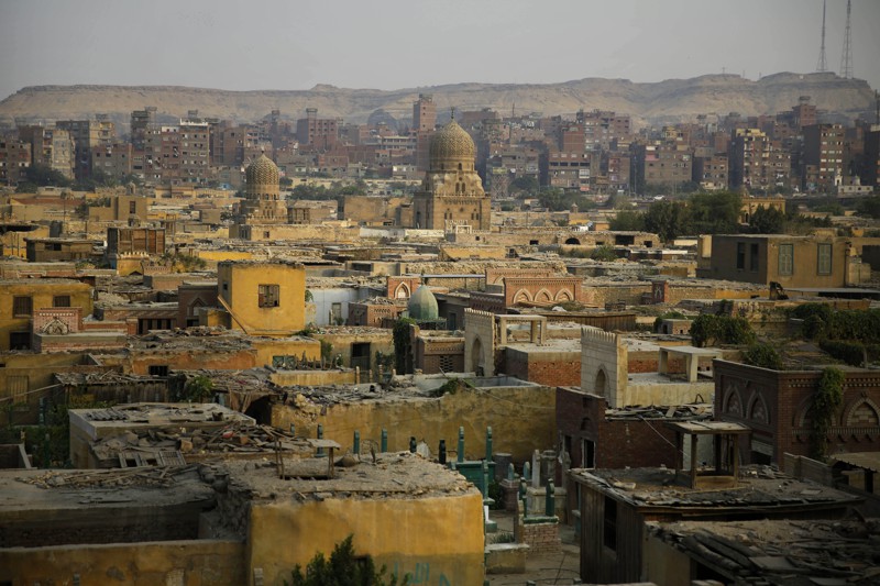 開羅的死人城是世上現存最悠久且使用中的穆斯林墓園，更是活人和死人混居的最奇特墓群。路透