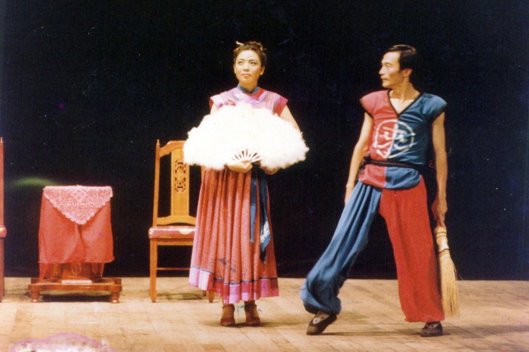 舞台劇《荷珠新配》讓劉若瑀（左）一砲而紅。圖／劉若瑀提供