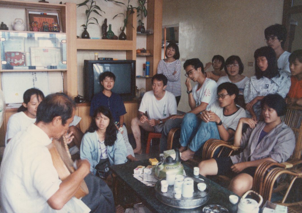 1988年劉若瑀成立「優劇場」，帶著成員展開「溯計畫」，到台灣各地學習技藝、認識...