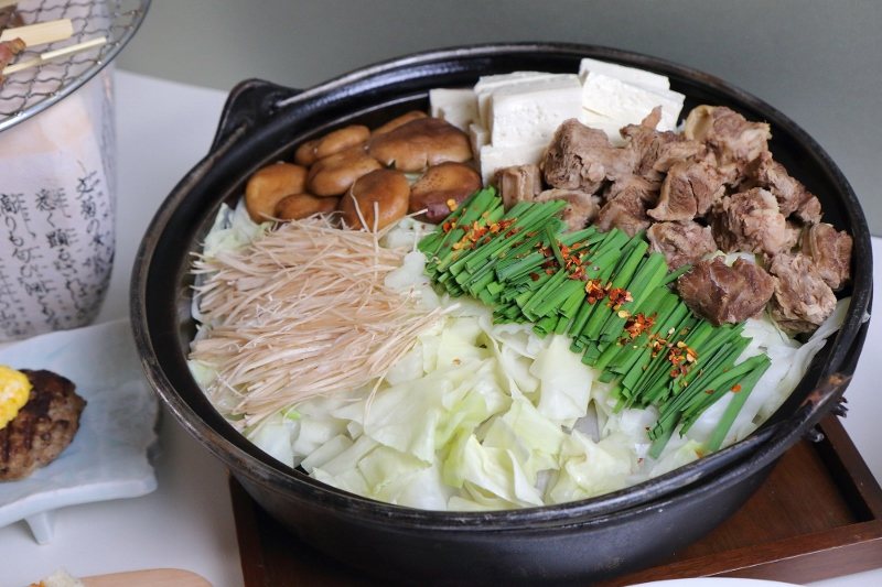 Le Cafe 咖啡廳的「和洋食藝」主題料理中的「日式味噌牛雜鍋」是福岡代表性美...