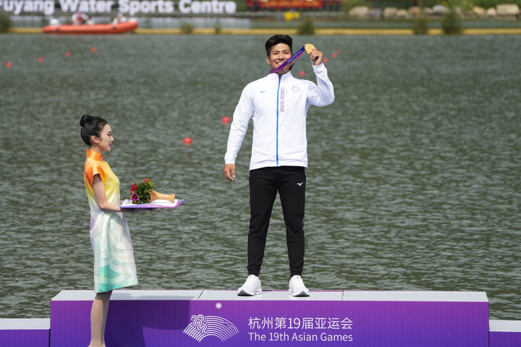 中華隊賴冠傑勇奪輕艇競速男子C1-1000公尺金牌。圖／中華奧會提供
