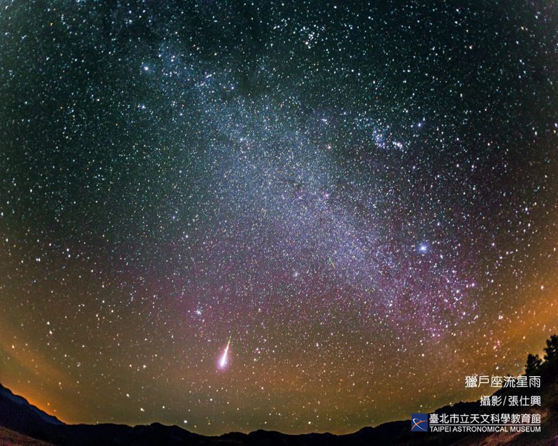 獵戶座流星雨以流星速度極快著稱，平均速度可達每秒66公里，僅次於獅子座流星雨，偶爾還會出現明亮、爆裂的火流星，精彩可期。張仕興/攝影