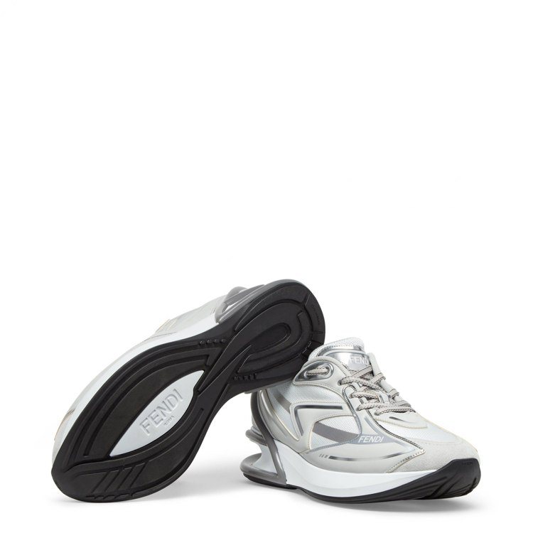 FENDI First 1運動鞋銀灰色款，34,500元。圖／FENDI提供