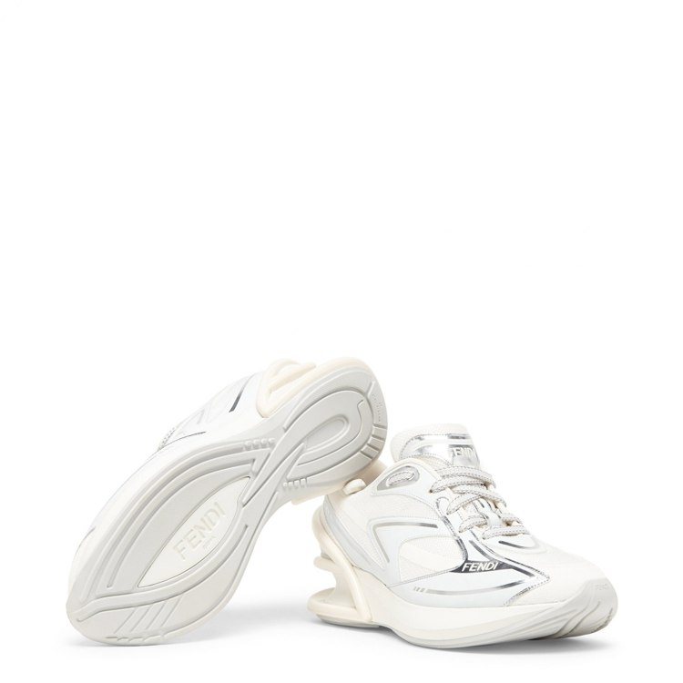 FENDI First 1運動鞋全白款，34,500元。圖／FENDI提供