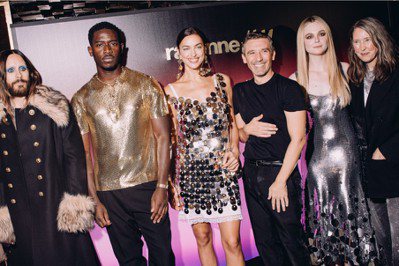 辣模Irina Shayk搶先穿H&M最新Rabanne聯名系列 亮片超短洋裝秀性感長腿！