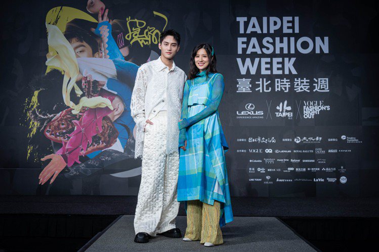 范少勳（左）與林予晞今日一同出席台北時裝周記者會，並分別穿上了台灣設計師品牌TA...