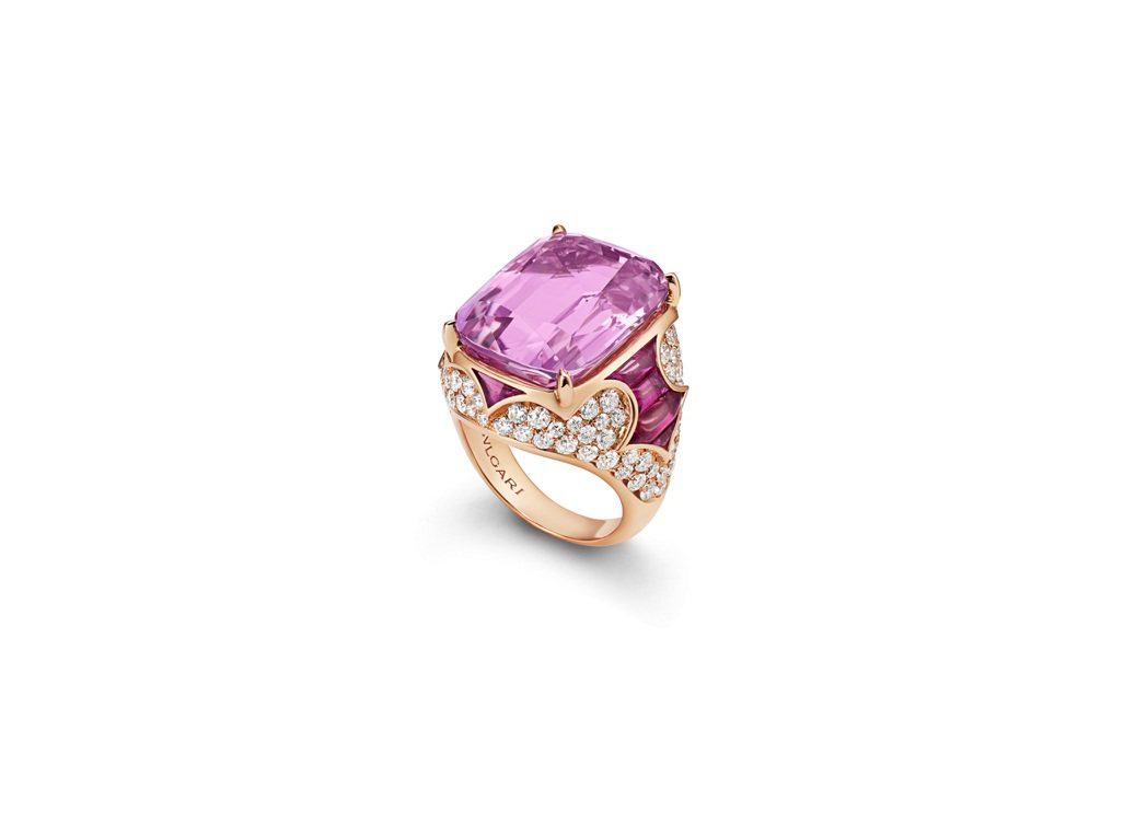 BVLGARI頂級紫鋰輝石、紅碧璽、粉紅碧璽與鑽石戒指。圖／寶格麗提供