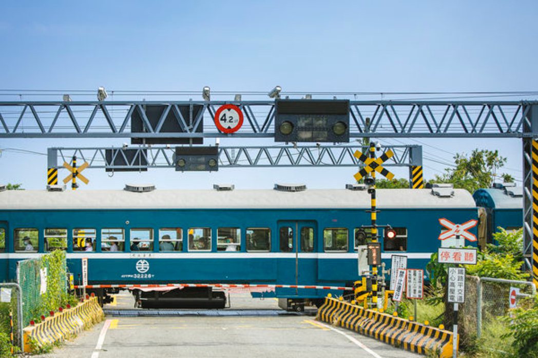 鼓勵大家搭乘藍皮解憂列車來知本參與2023台東光祭。圖｜雄獅旅遊