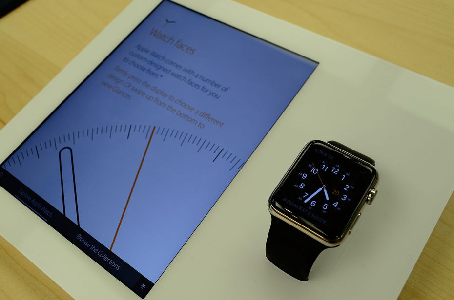 蘋果將2015年推出的的首代Apple Watch被正式列入蘋果的過時產品名單。（翻攝自維基百科）