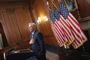 美國會眾議院通過罷黜案，麥卡錫成為美國有史以來首位「被下台」議長。法新社
