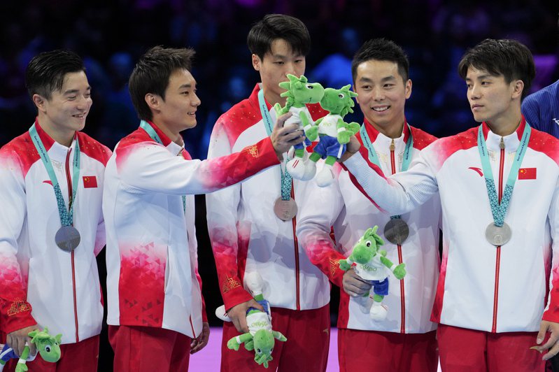 日本體操隊時隔8年再奪世界錦標賽團體金牌。 新華通訊社