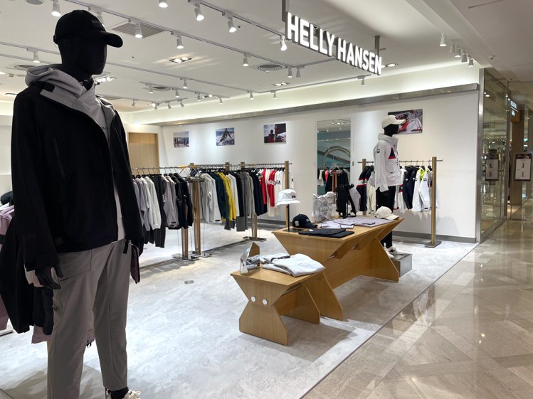 百年歷史的Helly Hansen進駐新光三越百貨A9館，打造首間3.0概念店。圖／Helly Hansen提供