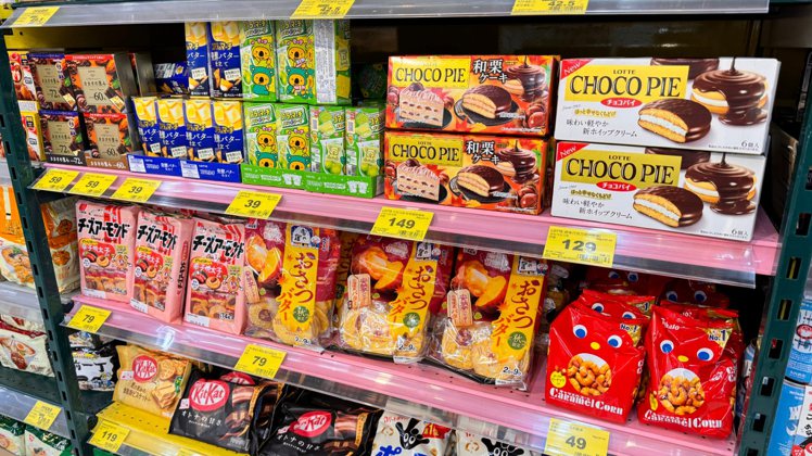 家樂福「日本好食展」眾多點心零食新品快嚐鮮。圖／家樂福提供